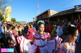 Llegan peregrinación a El Sauce en devoción por el Señor de los Milagros