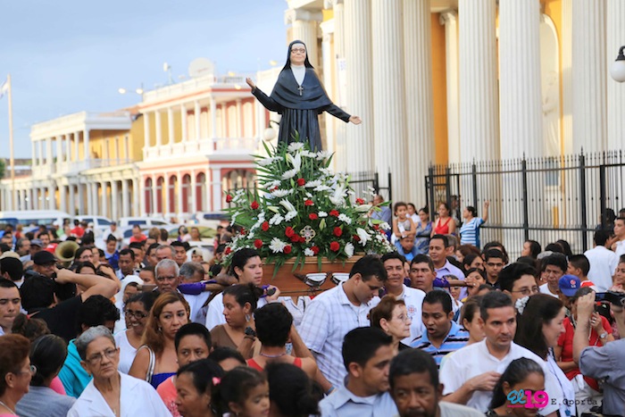 Granadinos festejan a Beata Sor María Romero