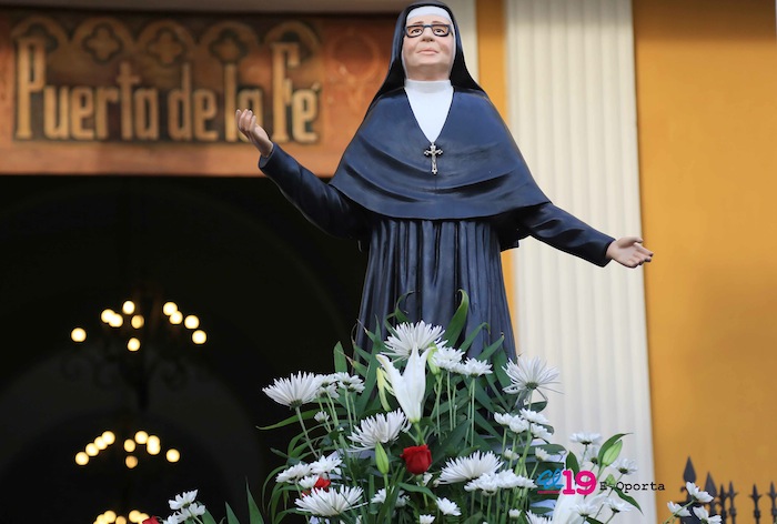 Granadinos festejan a Beata Sor María Romero