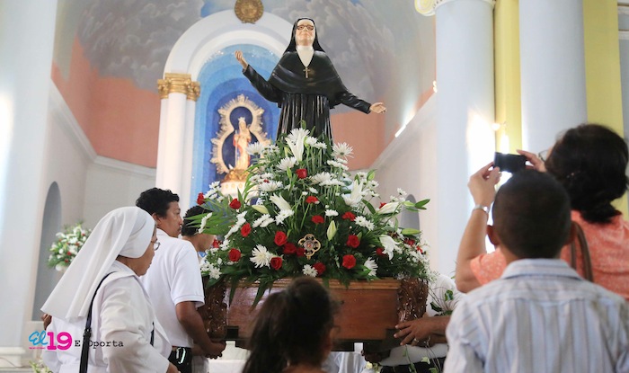 Granadinos festejan a Beata Sor María Romero