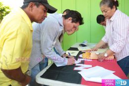 Entrega de bono productivo alimentario a familias de Mateare