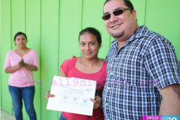 Entrega de bono productivo alimentario a familias de Mateare