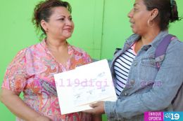 Entrega de bono productivo alimentario a familias de Mateare