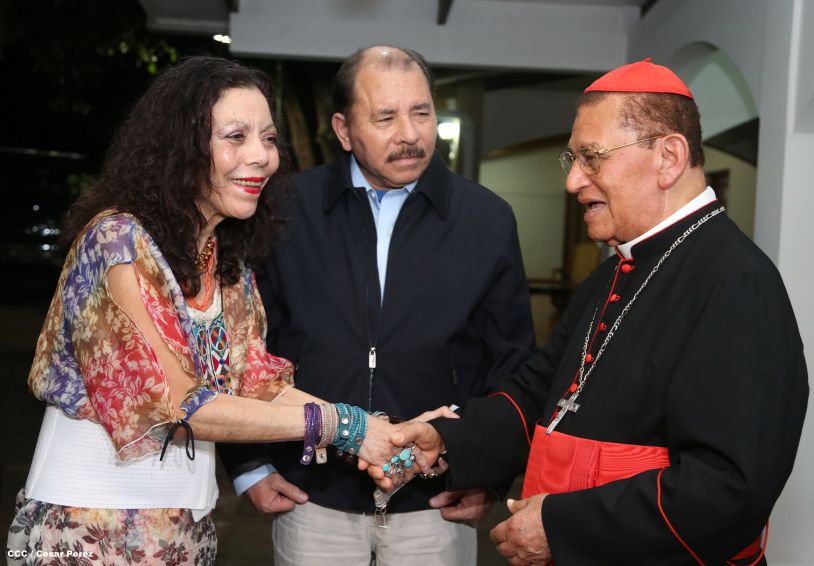 Daniel y Rosario saludan al Cardenal Miguel en su 90 Aniversario Natal