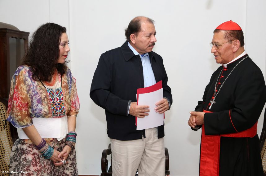 Daniel y Rosario saludan al Cardenal Miguel en su 90 Aniversario Natal