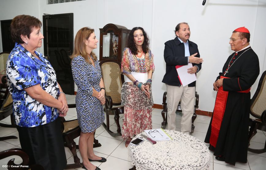 Daniel y Rosario saludan al Cardenal Miguel en su 90 Aniversario Natal