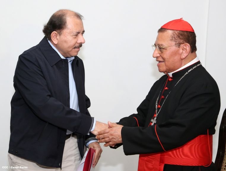 Daniel y Rosario saludan al Cardenal Miguel en su 90 Aniversario Natal