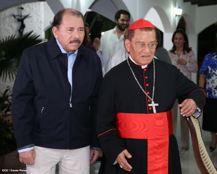 Daniel y Rosario saludan al Cardenal Miguel en su 90 Aniversario Natal