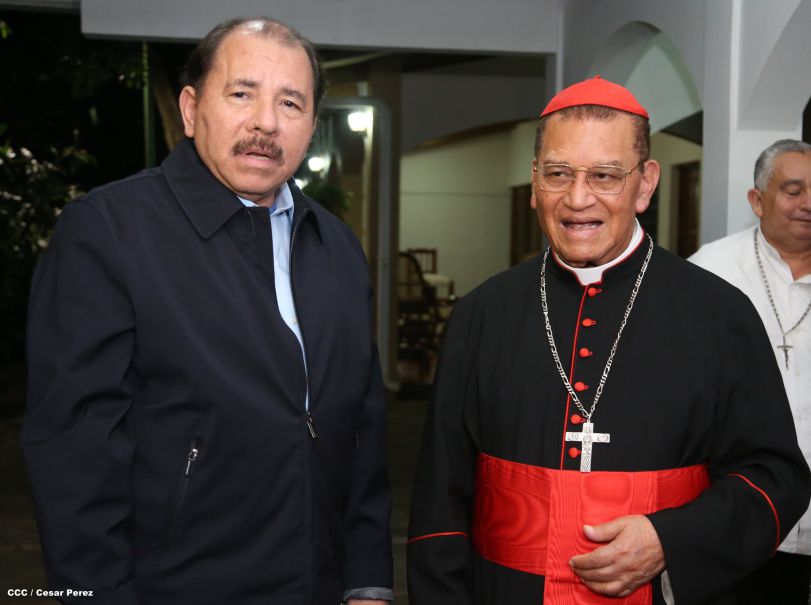 Daniel y Rosario saludan al Cardenal Miguel en su 90 Aniversario Natal