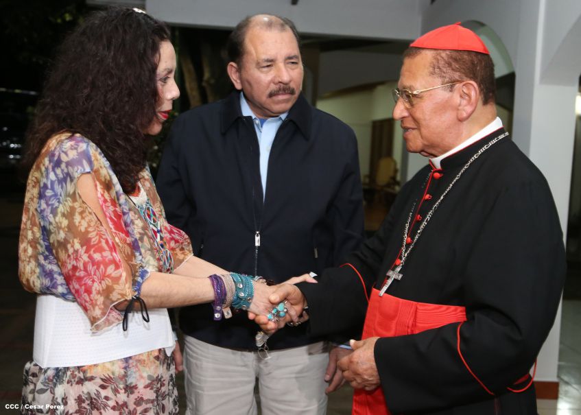 Daniel y Rosario saludan al Cardenal Miguel en su 90 Aniversario Natal