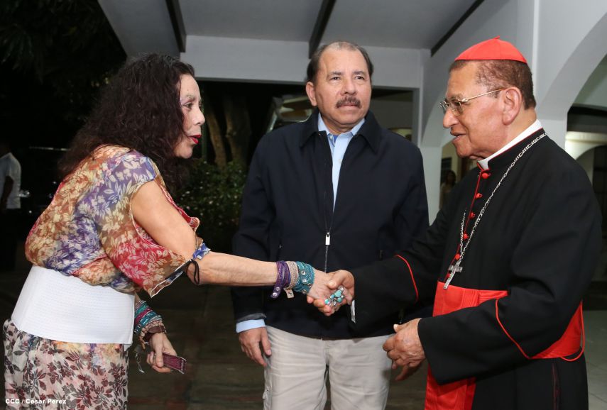 Daniel y Rosario saludan al Cardenal Miguel en su 90 Aniversario Natal