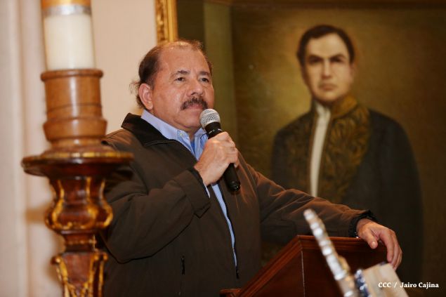 Daniel y Rosario participan en solemne ceremonia del centenario del Inmortal Rubén Darío en León