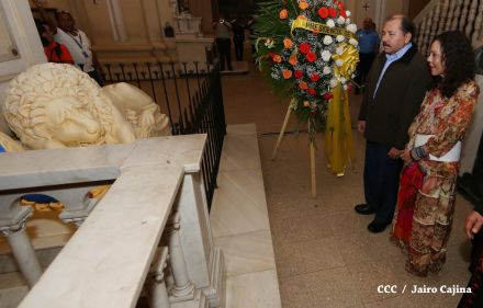 Daniel y Rosario participan en solemne ceremonia del centenario del Inmortal Rubén Darío en León