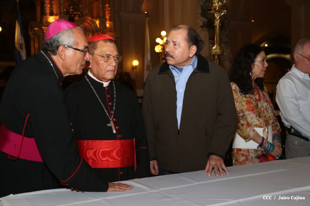 Daniel y Rosario participan en solemne ceremonia del centenario del Inmortal Rubén Darío en León