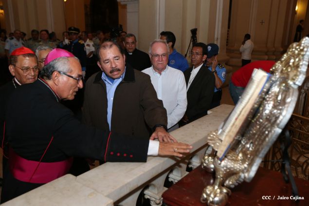 Daniel y Rosario participan en solemne ceremonia del centenario del Inmortal Rubén Darío en León