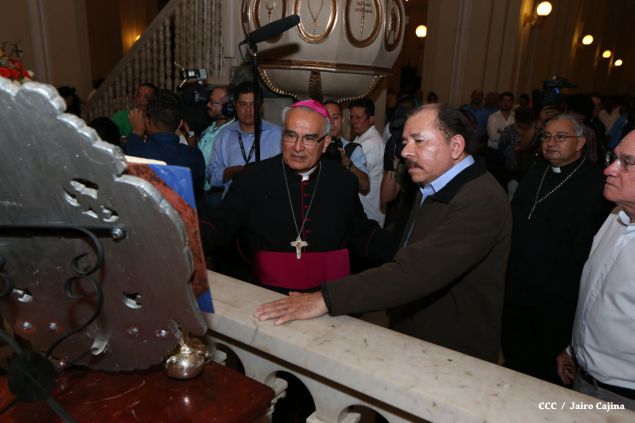 Daniel y Rosario participan en solemne ceremonia del centenario del Inmortal Rubén Darío en León