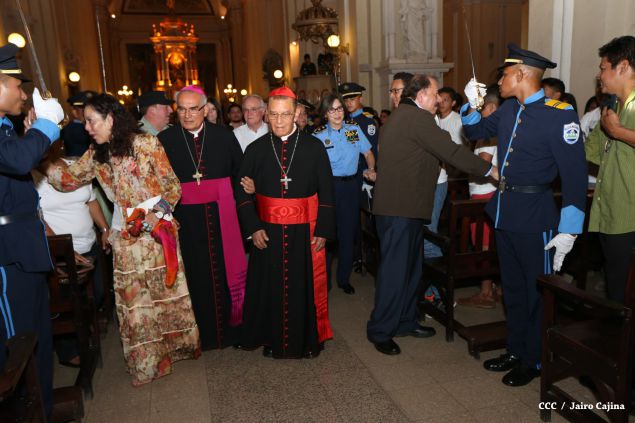 Daniel y Rosario participan en solemne ceremonia del centenario del Inmortal Rubén Darío en León