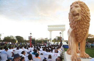 Daniel y Rosario participan en solemne ceremonia del centenario del Inmortal Rubén Darío en León