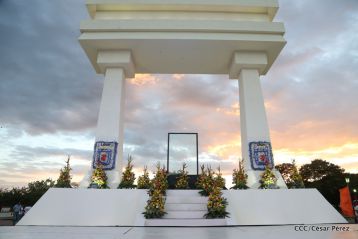 Daniel y Rosario participan en solemne ceremonia del centenario del Inmortal Rubén Darío en León
