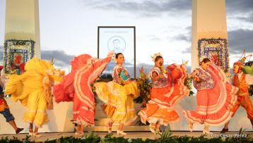 Daniel y Rosario participan en solemne ceremonia del centenario del Inmortal Rubén Darío en León