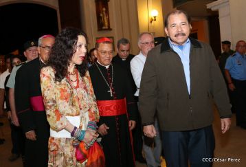 Daniel y Rosario participan en solemne ceremonia del centenario del Inmortal Rubén Darío en León