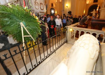 Daniel y Rosario participan en solemne ceremonia del centenario del Inmortal Rubén Darío en León