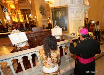 Daniel y Rosario participan en solemne ceremonia del centenario del Inmortal Rubén Darío en León