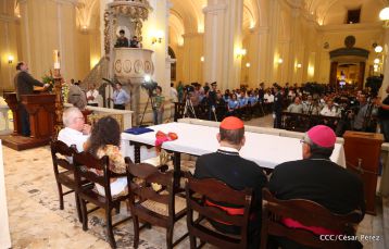 Daniel y Rosario participan en solemne ceremonia del centenario del Inmortal Rubén Darío en León