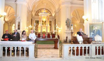 Daniel y Rosario participan en solemne ceremonia del centenario del Inmortal Rubén Darío en León