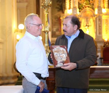 Daniel y Rosario participan en solemne ceremonia del centenario del Inmortal Rubén Darío en León