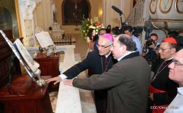 Daniel y Rosario participan en solemne ceremonia del centenario del Inmortal Rubén Darío en León