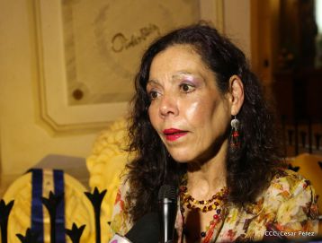 Daniel y Rosario participan en solemne ceremonia del centenario del Inmortal Rubén Darío en León