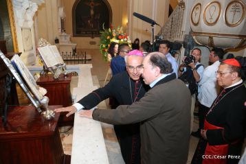 Daniel y Rosario participan en solemne ceremonia del centenario del Inmortal Rubén Darío en León