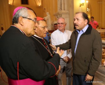 Daniel y Rosario participan en solemne ceremonia del centenario del Inmortal Rubén Darío en León