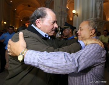Daniel y Rosario participan en solemne ceremonia del centenario del Inmortal Rubén Darío en León
