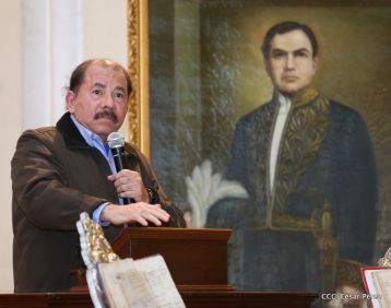 Daniel y Rosario participan en solemne ceremonia del centenario del Inmortal Rubén Darío en León