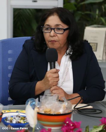 Daniel y Rosario reconocen a estudiantes y maestros destacados