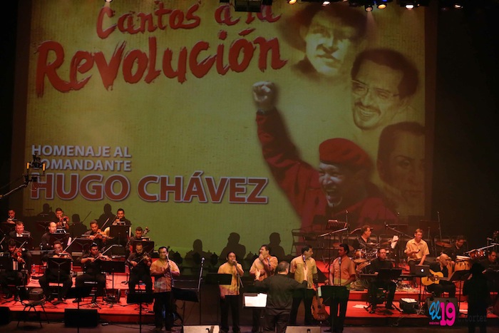 Rinden homenaje al comandante Chávez