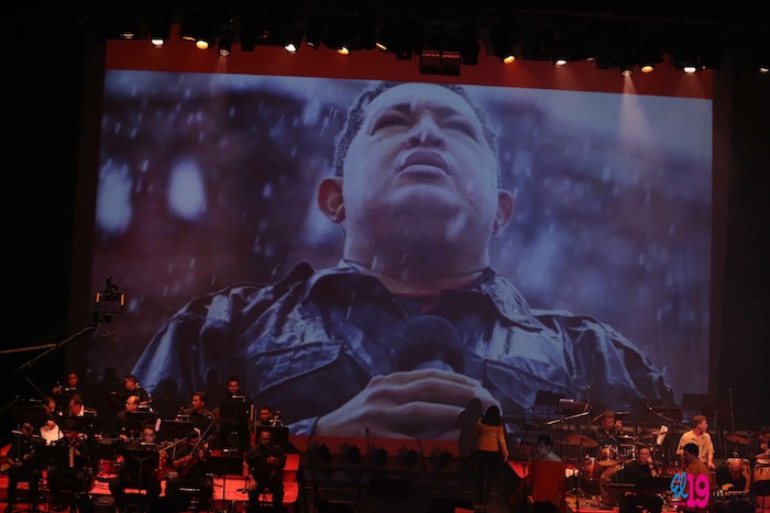 Rinden homenaje al comandante Chávez