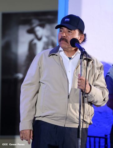 Daniel y Rosario conmemoran el 82 aniversario del tránsito a la inmortalidad del General Sandino