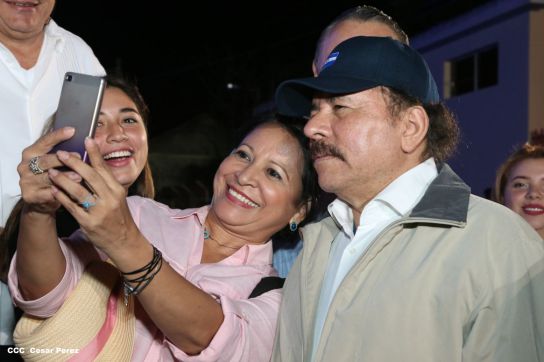 Daniel y Rosario conmemoran el 82 aniversario del tránsito a la inmortalidad del General Sandino