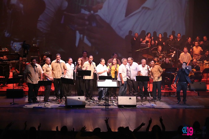 Rinden homenaje al comandante Chávez