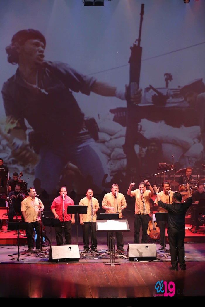 Rinden homenaje al comandante Chávez