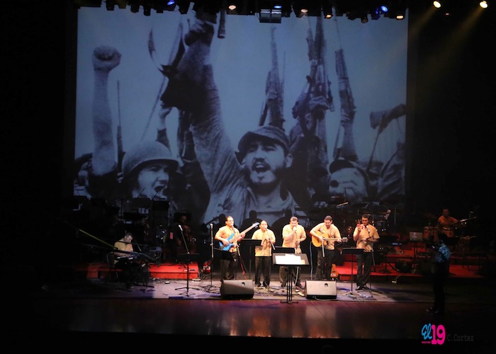 Rinden homenaje al comandante Chávez