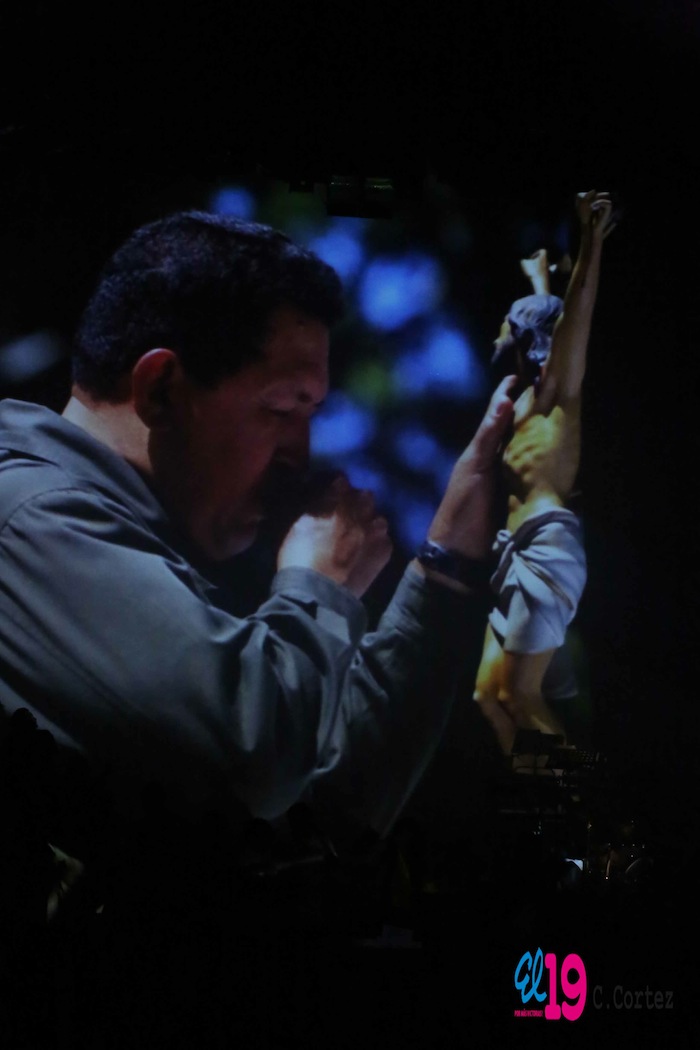 Rinden homenaje al comandante Chávez