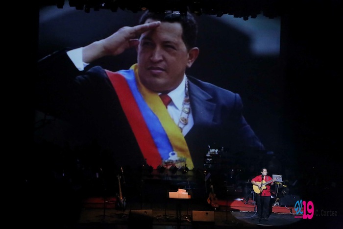 Rinden homenaje al comandante Chávez