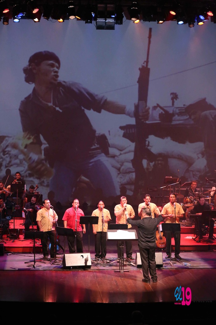 Rinden homenaje al comandante Chávez