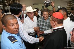 Asamblea Nacional entrega Ley que declara Prócer de la Paz y la Reconciliación a Cardenal Miguel Obando