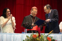 Asamblea Nacional entrega Ley que declara Prócer de la Paz y la Reconciliación a Cardenal Miguel Obando