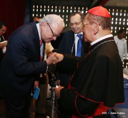 Asamblea Nacional entrega Ley que declara Prócer de la Paz y la Reconciliación a Cardenal Miguel Obando